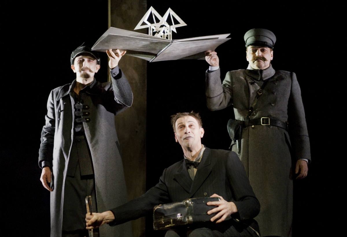 Spektaklių recenzijos.Kovas