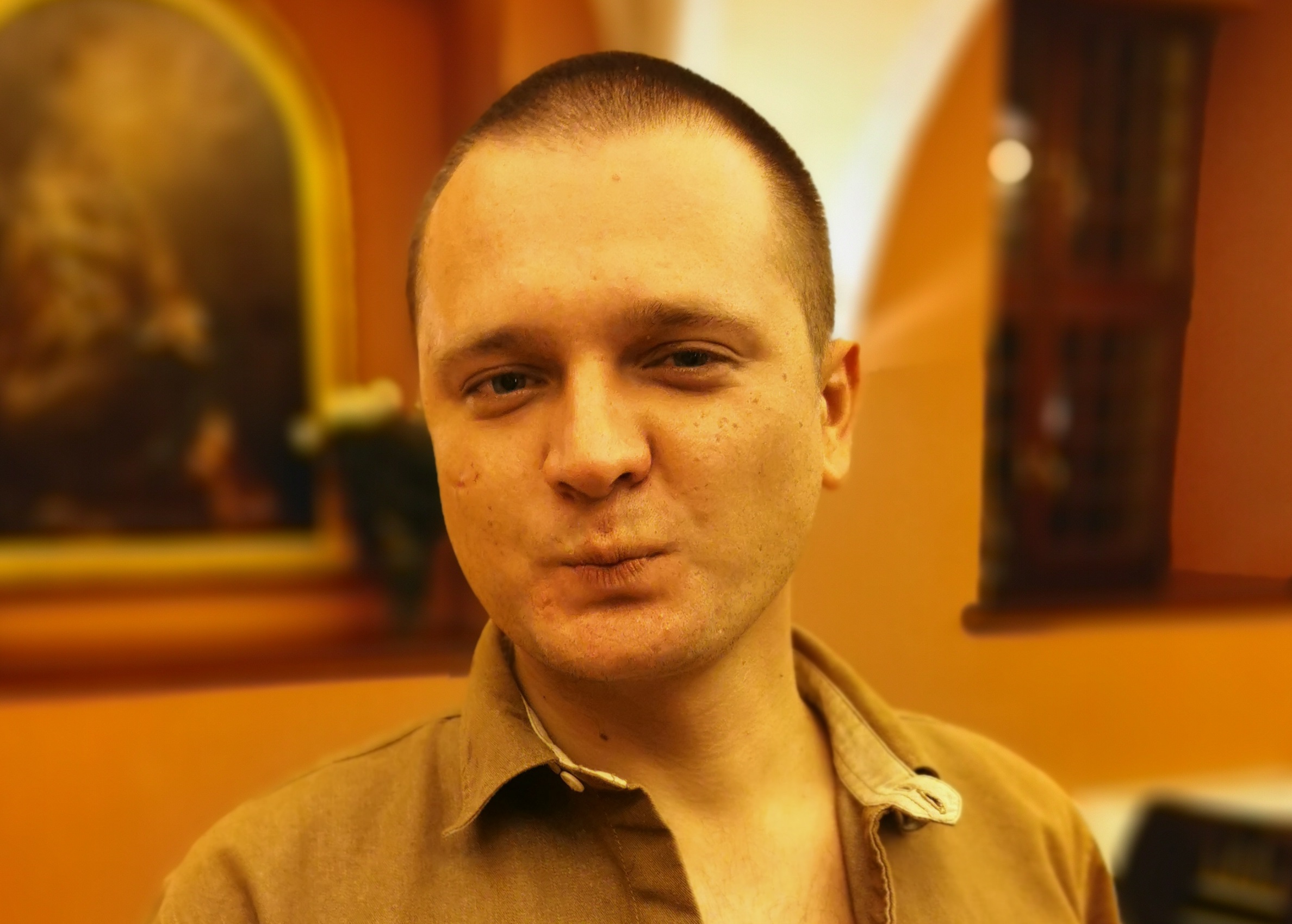 Kas nutinka, kai gatvėje randi dėžutę kiaušinių ir duodi ją palaikyti policininkui?